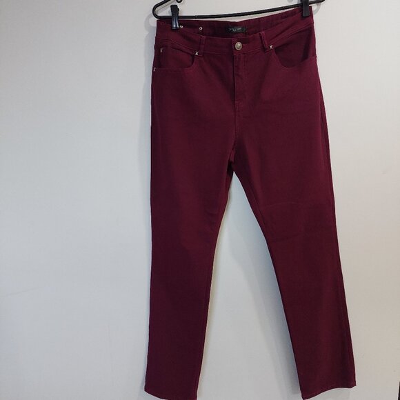 Simon Chang Straight-Leg Stretch Soft Denim Jeans In a Burgundy Color Sz 12 - Picture 1 of 9